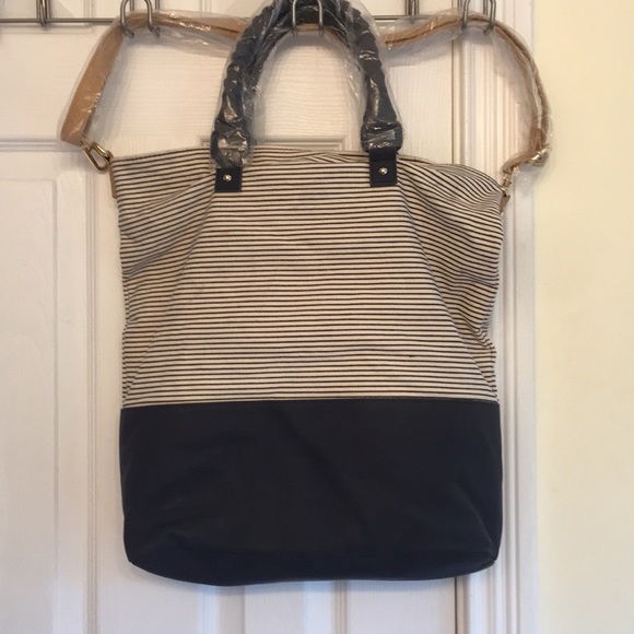 Merona Handbags - 2/10🌟🌟Merona purse